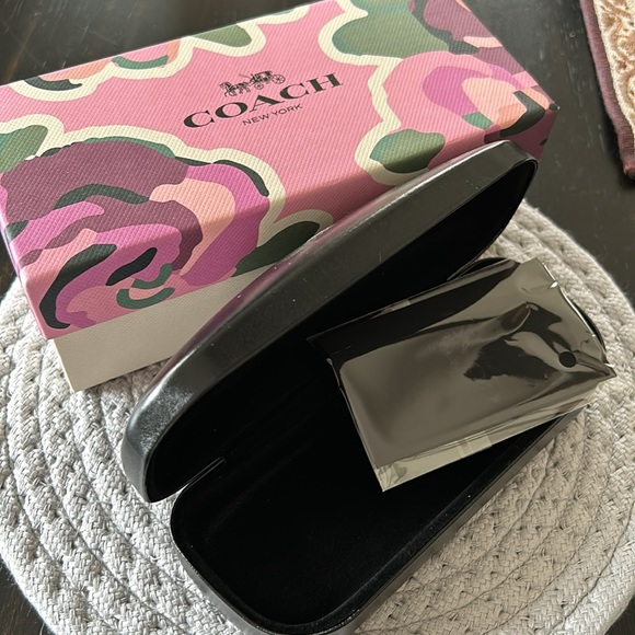 Coach -  HC 6048 (Georgie) - Picture 7 of 7